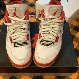 Air Jordan 4 Retro